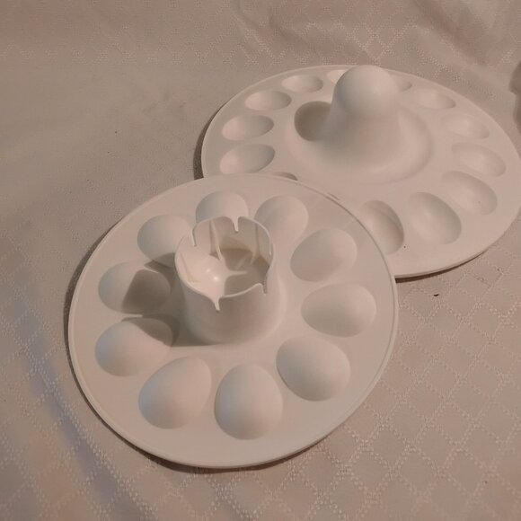 Tupperware Cake/Egg Taker - Picture 6 of 10